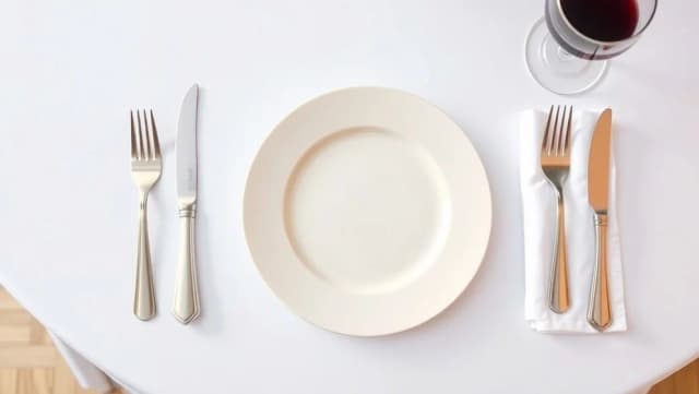 Varför ligger kniv och gaffel på samma sida